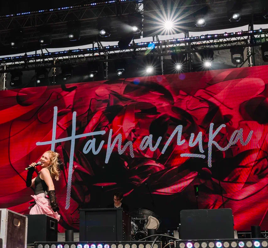 Фото Орали «Сигма-бой» и «А у реки». Опубликованы яркие моменты Черника Music Fest в Новосибирске 6